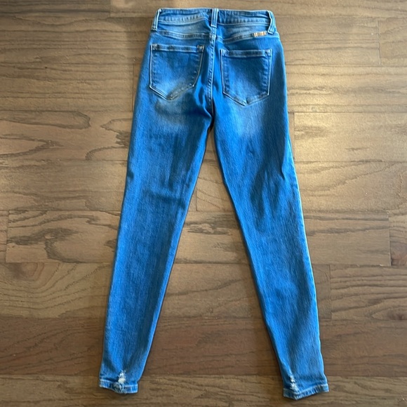 KanCan Medium Wash Distressed Button Skinny Jean - Size 1/24 - Picture 4 of 9